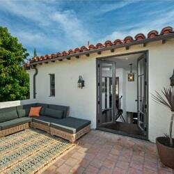 Дом в испанском стиле Дом в испанском стиле